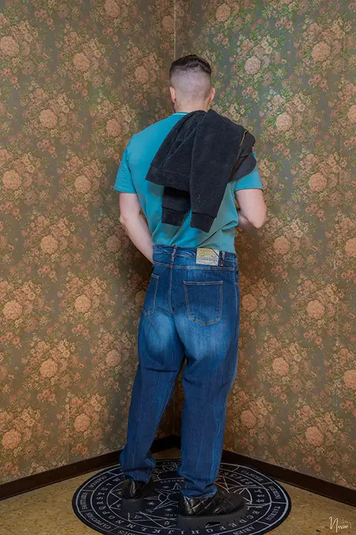 Vista retro jeans buggy dark wash, gamba larga e cuciture accentuate